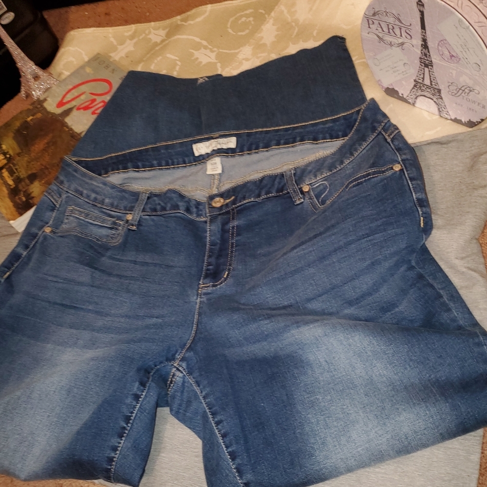 ST 1546 Distressed Denim sz 16W